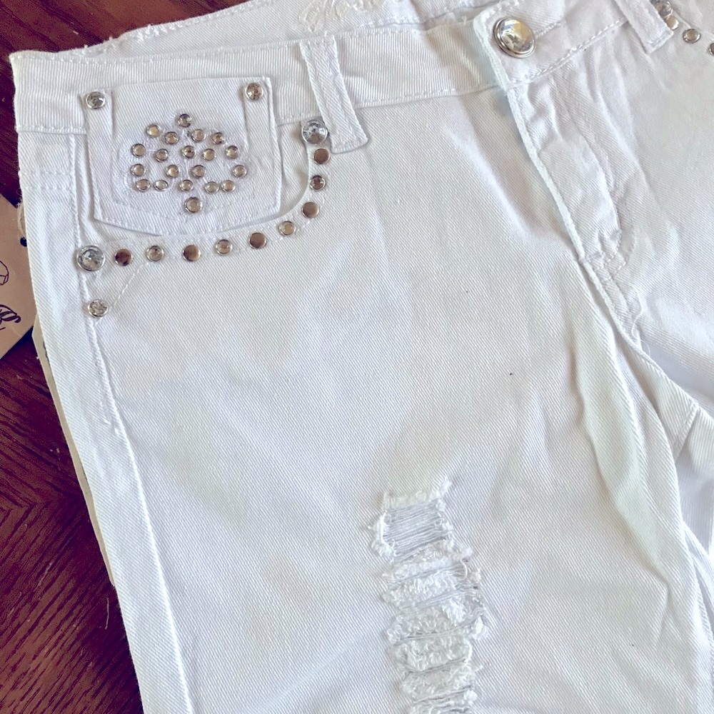 New - Distressed White Cropped Jeans
